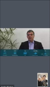 Bürgermeister Dietmar Heyde ehrt die Rheinberger Stadtradelnden. Unten im Bild v.l.: Manu Bechert, Renan Cengiz